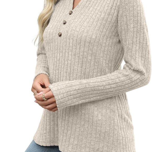 Chic V-Neck Women's Sweater with Button Detailing - Perfect for Fall Style - Picture 3 of 4
